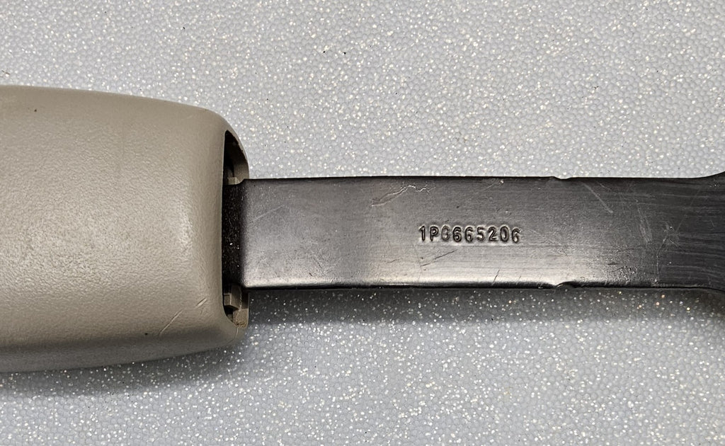🔥03-06 Escalade Chevy Tahoe Yukon 2nd Second Row Seat Belt Buckle Neutral OEM