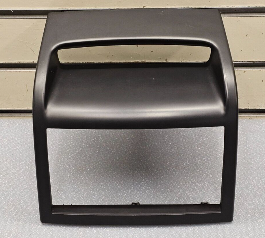 06-14 Kia Sedona Center Dash Radio Bezel Trim Panel Digital Clock Molding Black