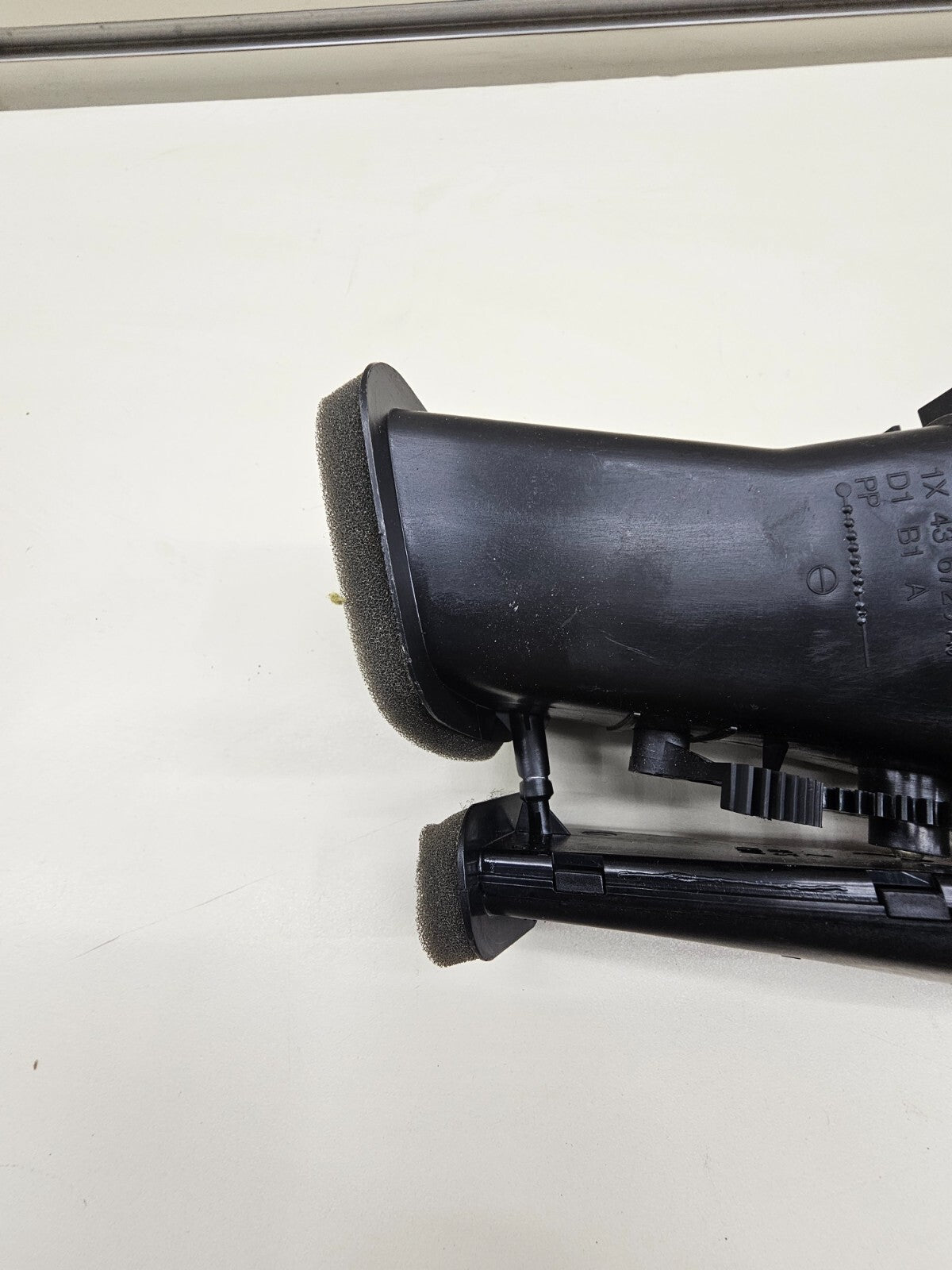 02-08 Jaguar X-Type Right Passenger Outer Dash Front Center Air Vent Heater OEM
