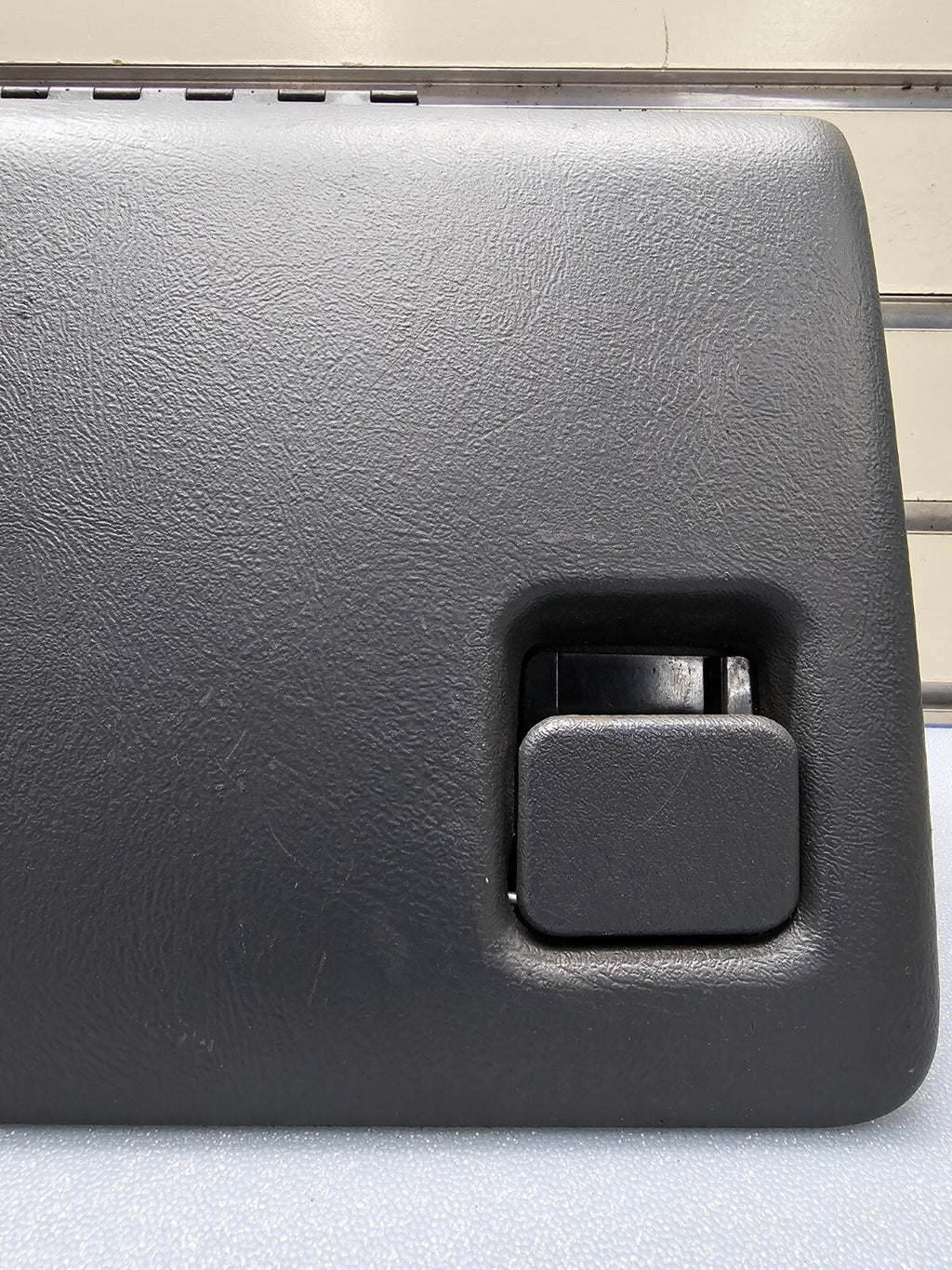 🔥99-06 SILVERADO SIERRA Dash GLOVE BOX Storage Compartment Assembly Black G3