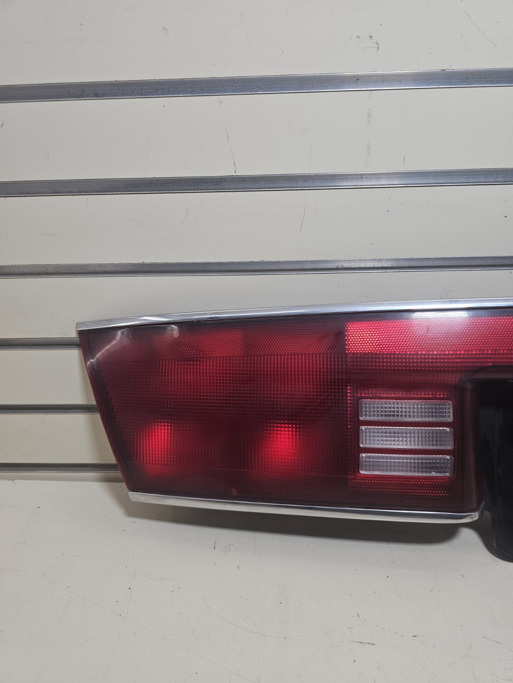 01-05 Buick Century Lid Mounted Center Panel Tail Light Break Light Assembly OEM