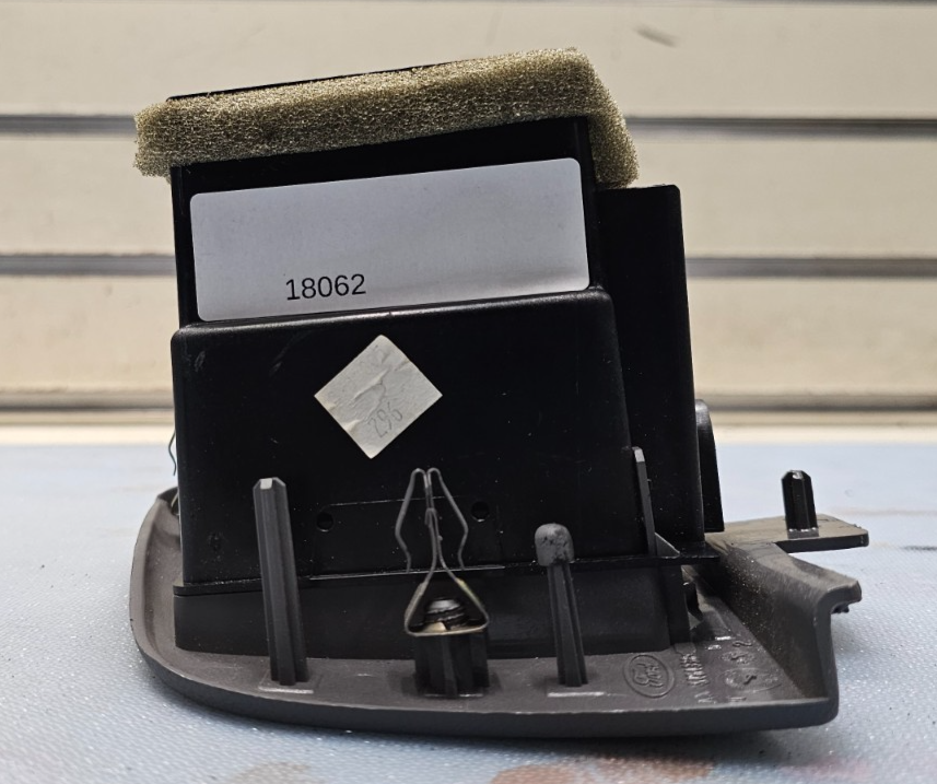 98-11 Grand Marquis Crown Victoria Dash Right Passenger AC Heater Air Vent Black