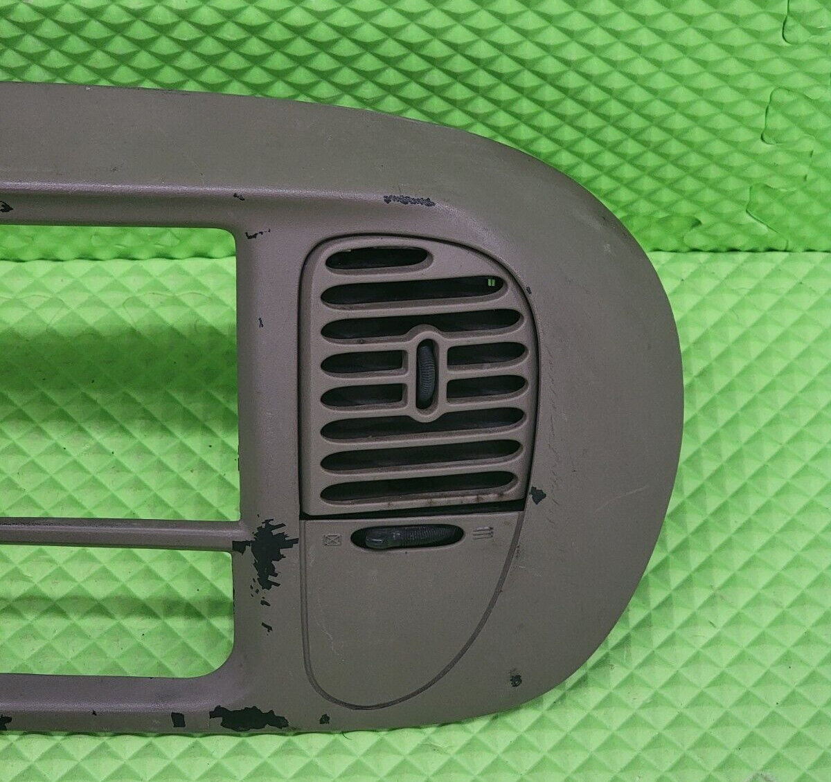 🔥97-03 Ford F150 Center Dash Radio Climate BEZEL Trim Panel Line Light Tan B1
