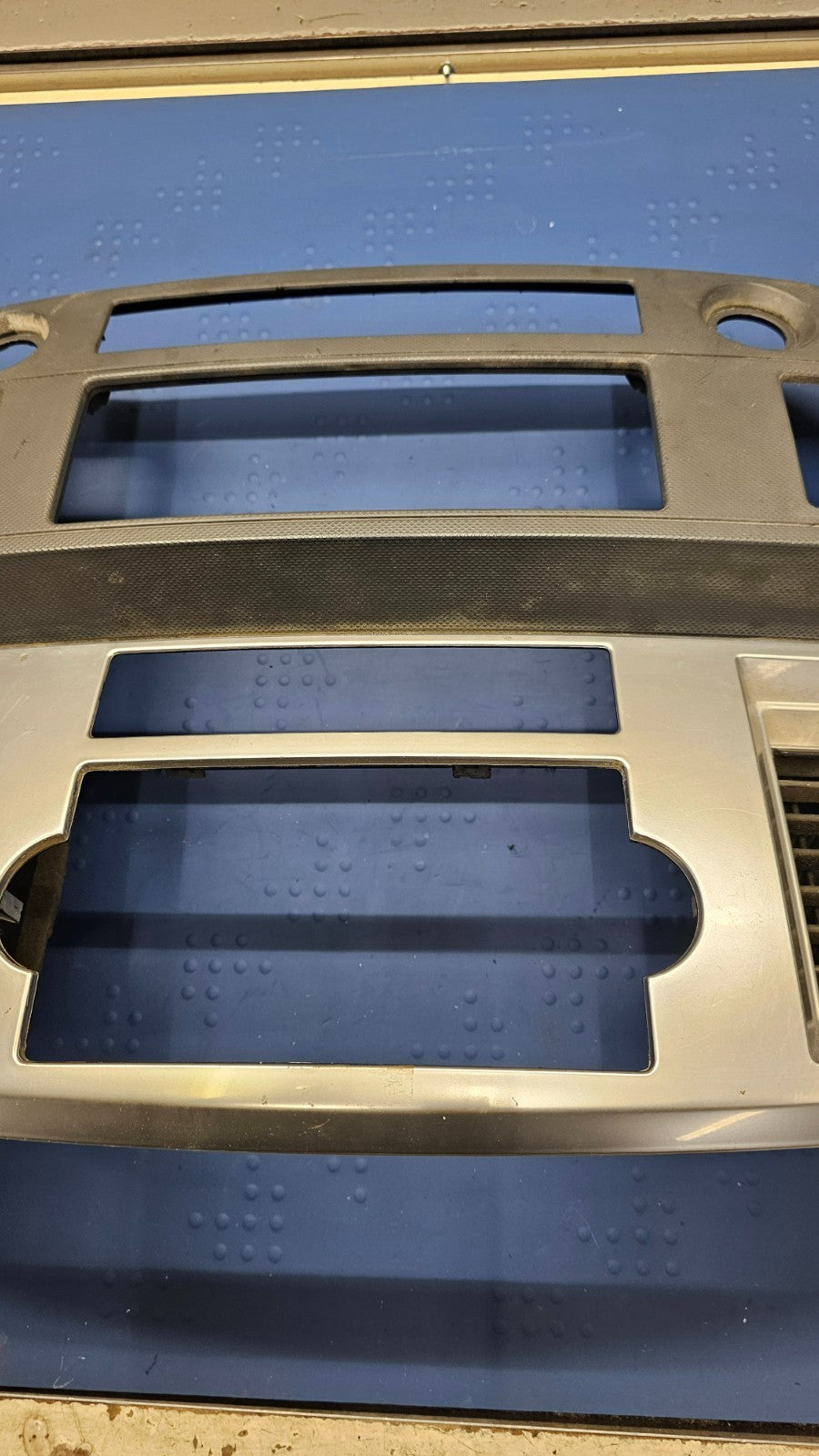 🔥06-08 Dodge RAM Dash RADIO Stereo Bezel Climate Trim Panel Silver/Grey B11