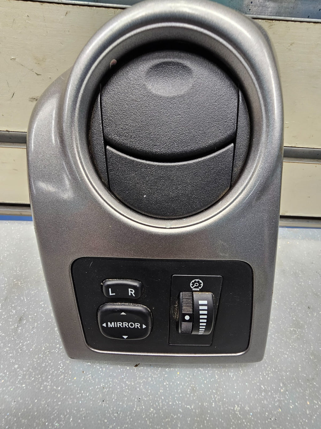 🔥03-08 Toyota Matrix Pontiac Vibe A/C Dash LEFT DRIVER Air Vent OEM GRAY