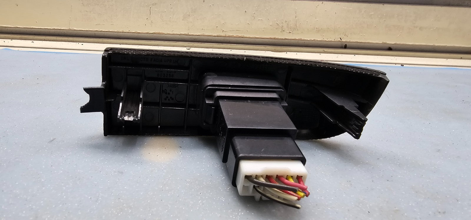 🔥06-08 Hyundai Sonata Hazard Hread Light Lamp Control Switch Bezel Black OEM