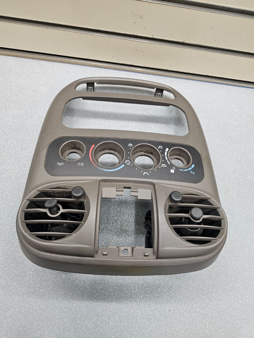 🔥01-05 Chrysler PT CRUISER Dash Radio Bezel Climate Trim Panel TAN B17