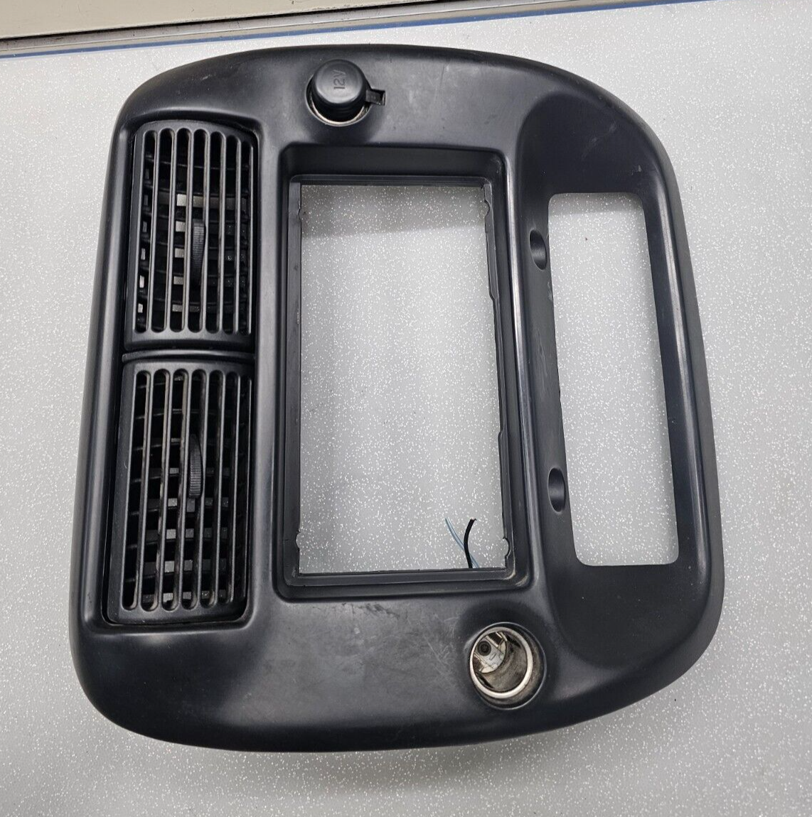 🔥95-10 Ranger EXPLORER Radio Center Dash Bezel🔴2 Lighter Air Vents BLACK B2
