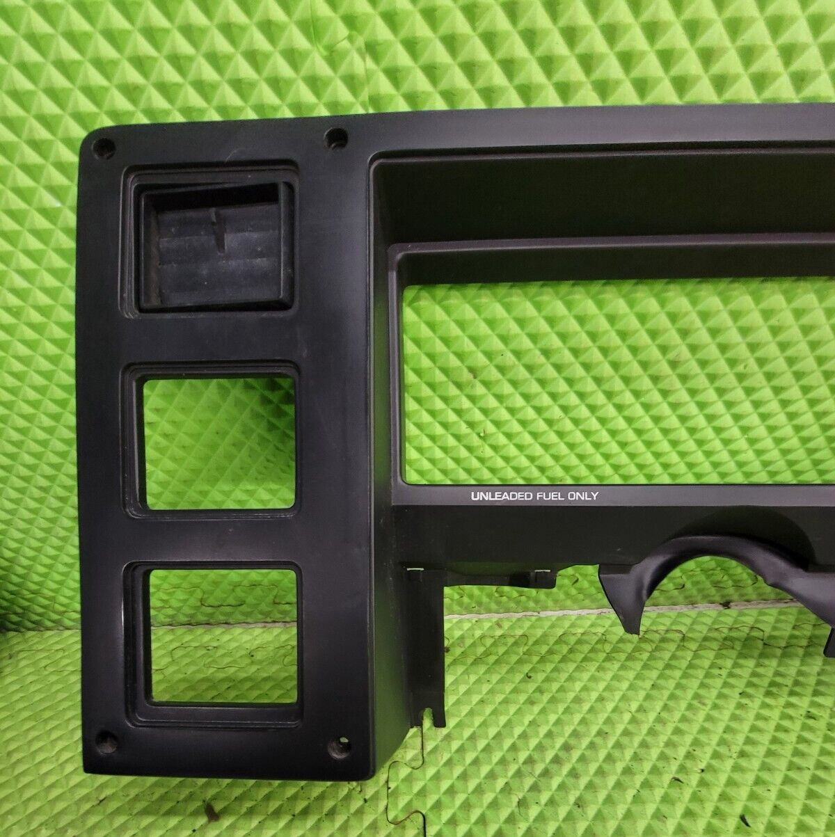 87-96 Dodge Dakota OEM INSTRUMENT CLUSTER DASH SPEEDOMETER TRIM BEZEL BLACK C29