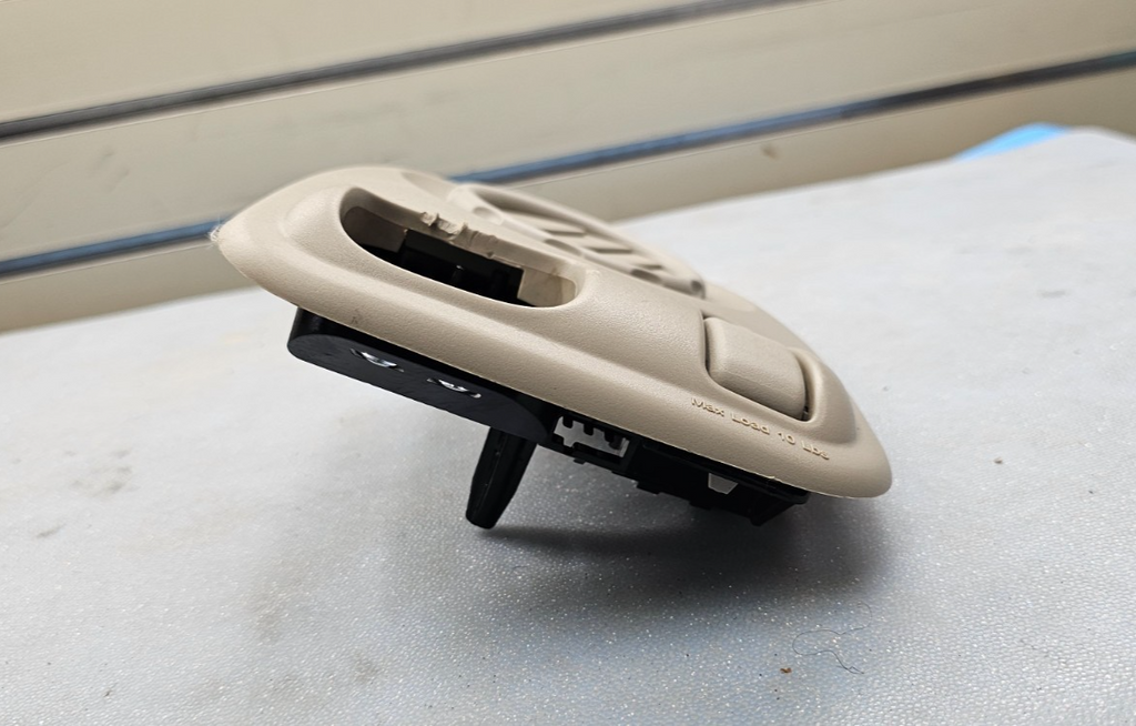 🔥2000-2008 Chrysler Grand Voyager IV Front seat light TAN OEM