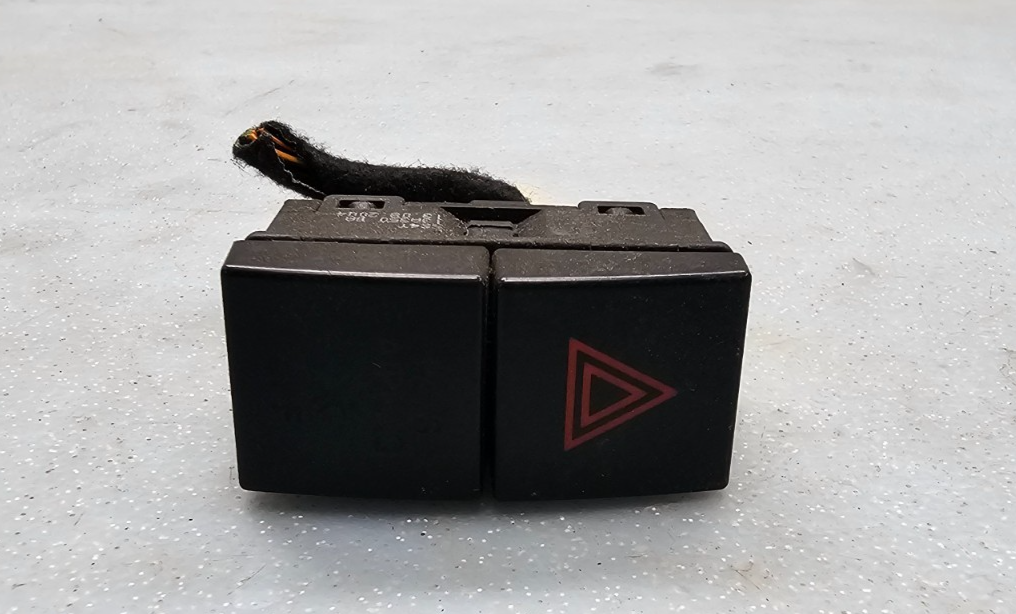 🔥05-07 FORD Focus Emergency Hazard Light Flasher Button Control Switch  BLACK