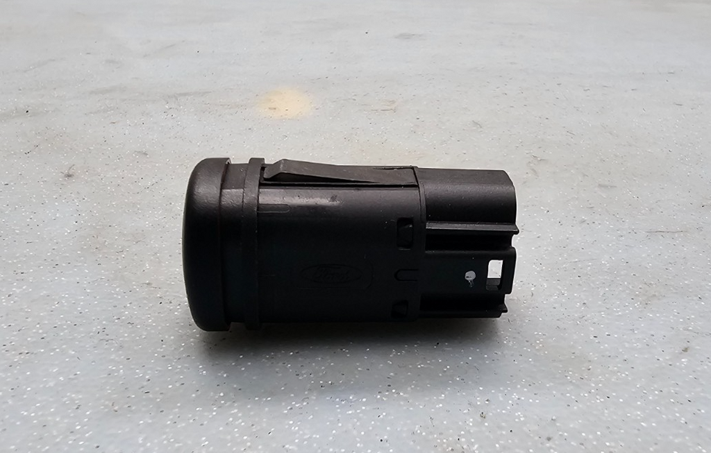 🔥2004-2008 Ford maverick HAZARD SWITCH black