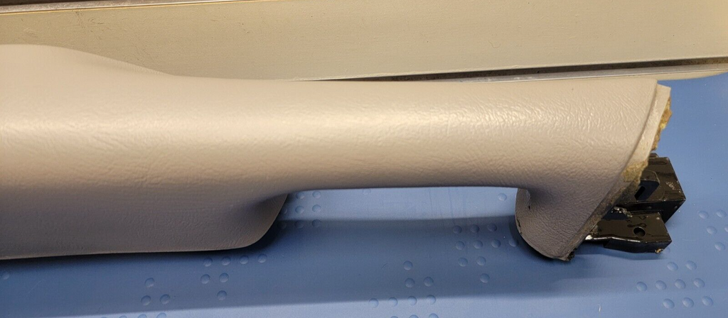 03-06 Silverado SIERRA TAHOE Door Panel ARMREST Front right Handle light gray H2