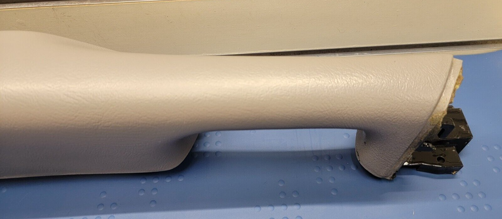 03-06 Silverado SIERRA TAHOE Door Panel ARMREST Front right Handle light gray H2
