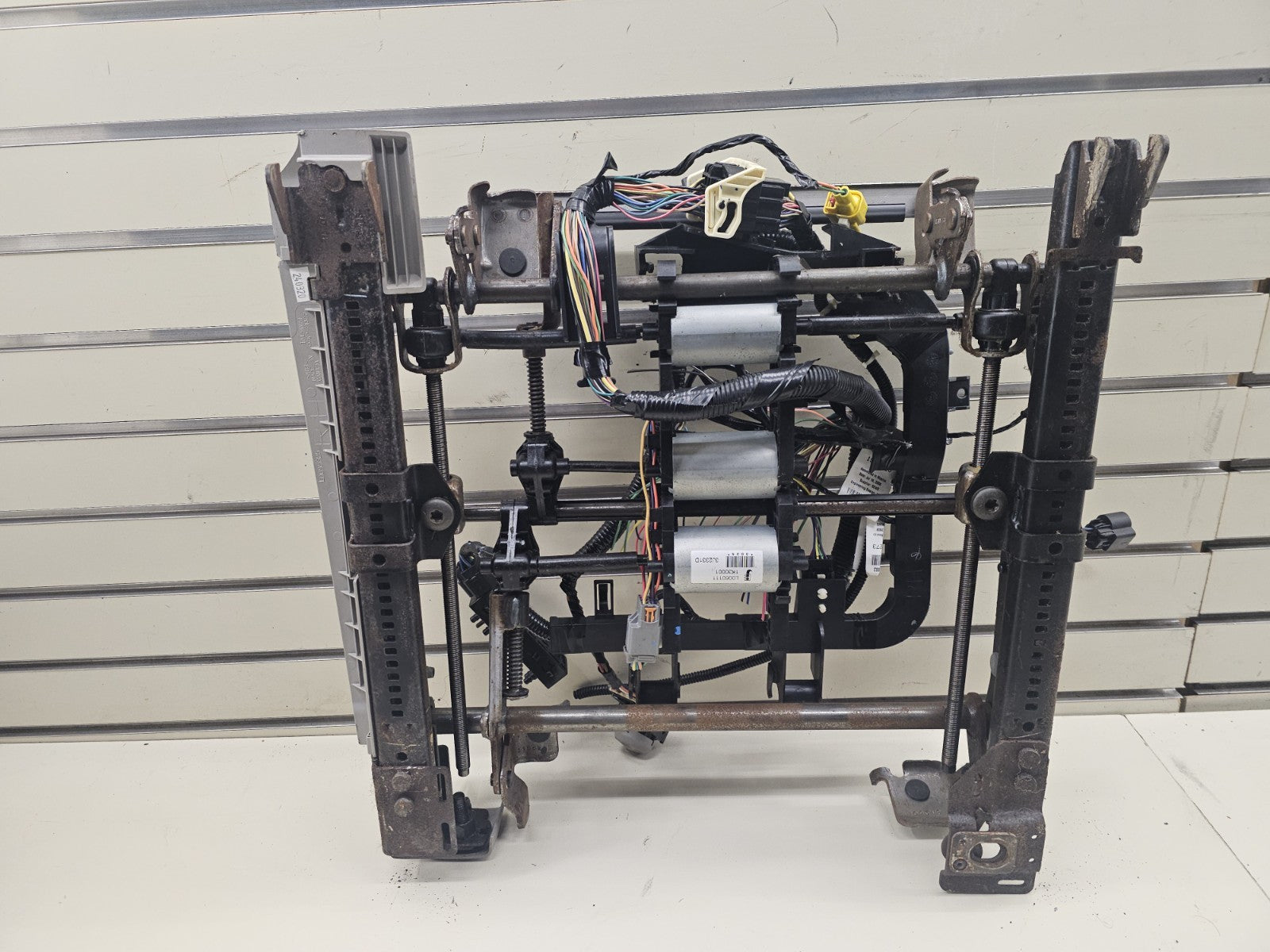 🔥06-11 Buick Lucerne Front Right Passenger Power Motorized Seat Track Assembly