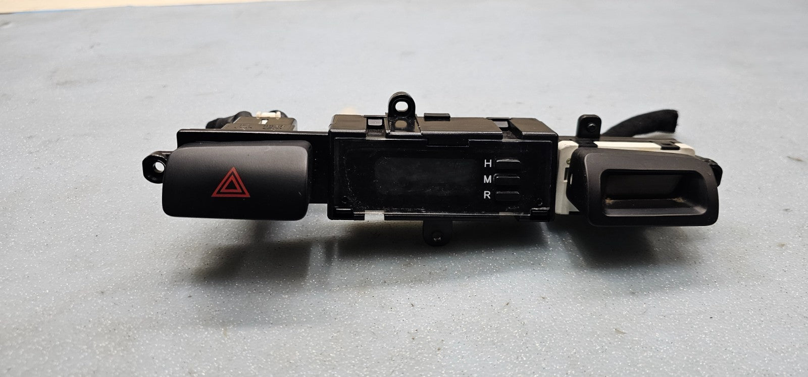 🔥05-09  Kia Sportage Dash Digital Clock HAZARD SWITCH BUTTON Unit