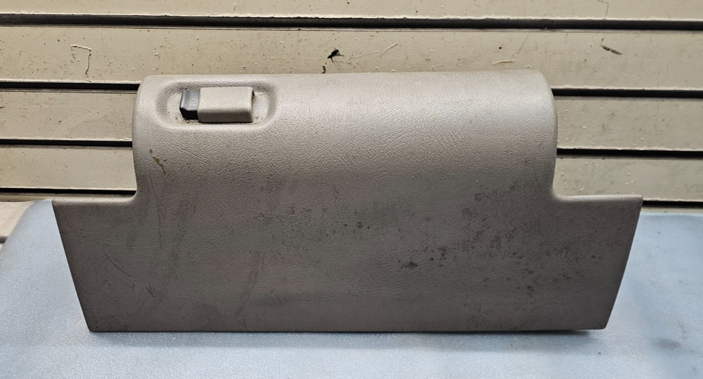 95-99 CHEVY GMC TRUCK SILVERADOC/K Glove Box Storage Compartment Assembly TAN
