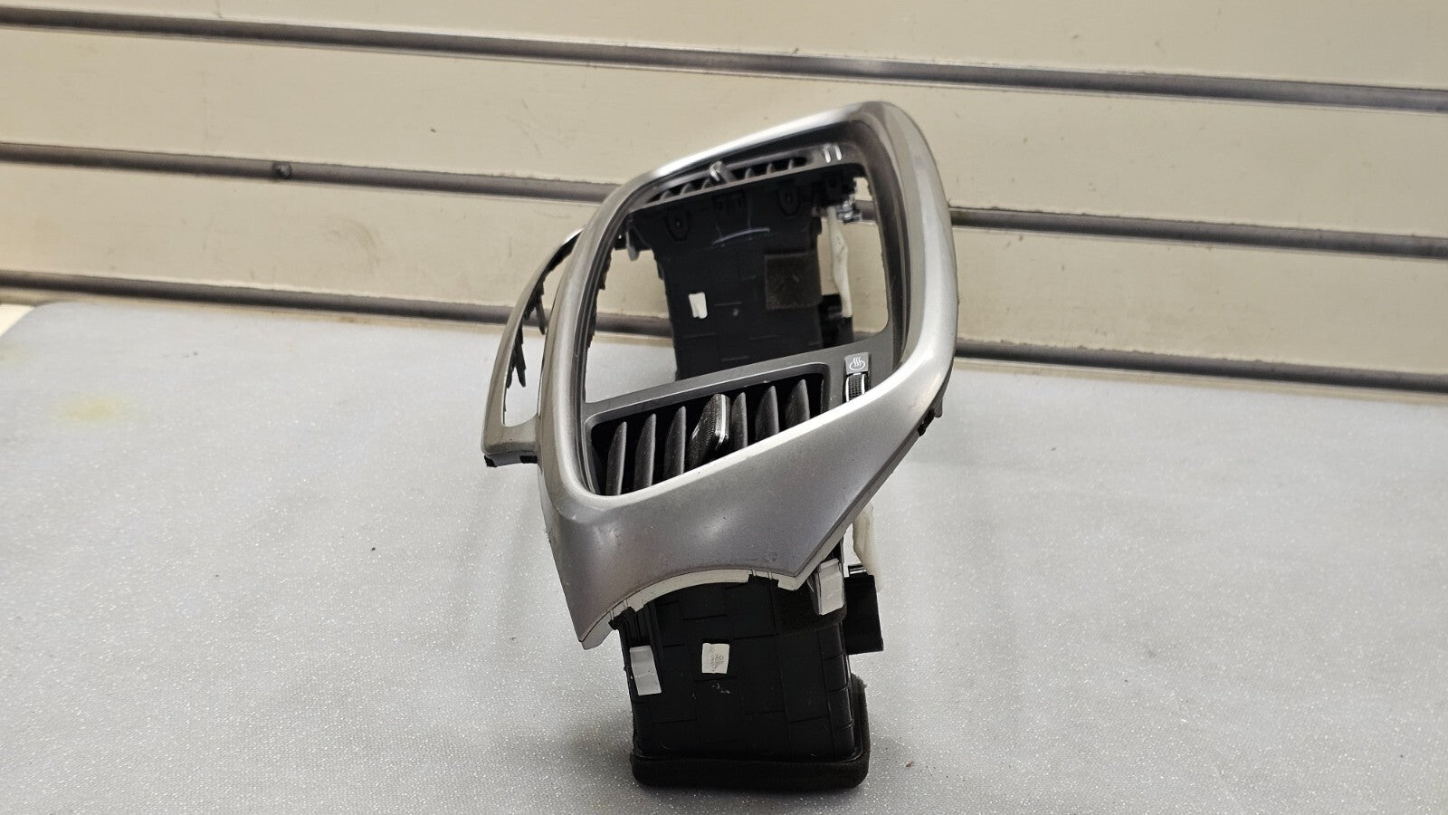🔥16-18 KIA SORENTO RADIO CENTER DASH SURROUND BEZEL TRIM VENTS Assembly Silver