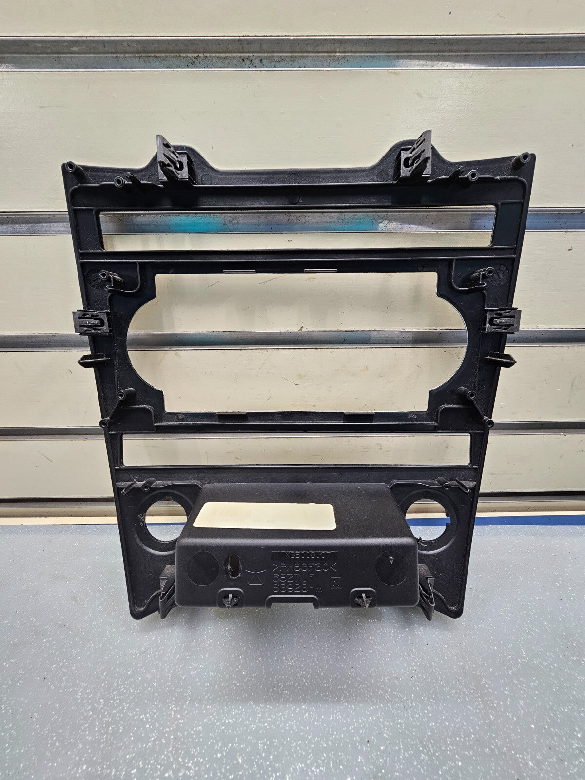 05-07 JEEP GRAND CHEROKEE DASH PANEL RADIO SURROUND TRIM BEZEL OEM SILVER B70