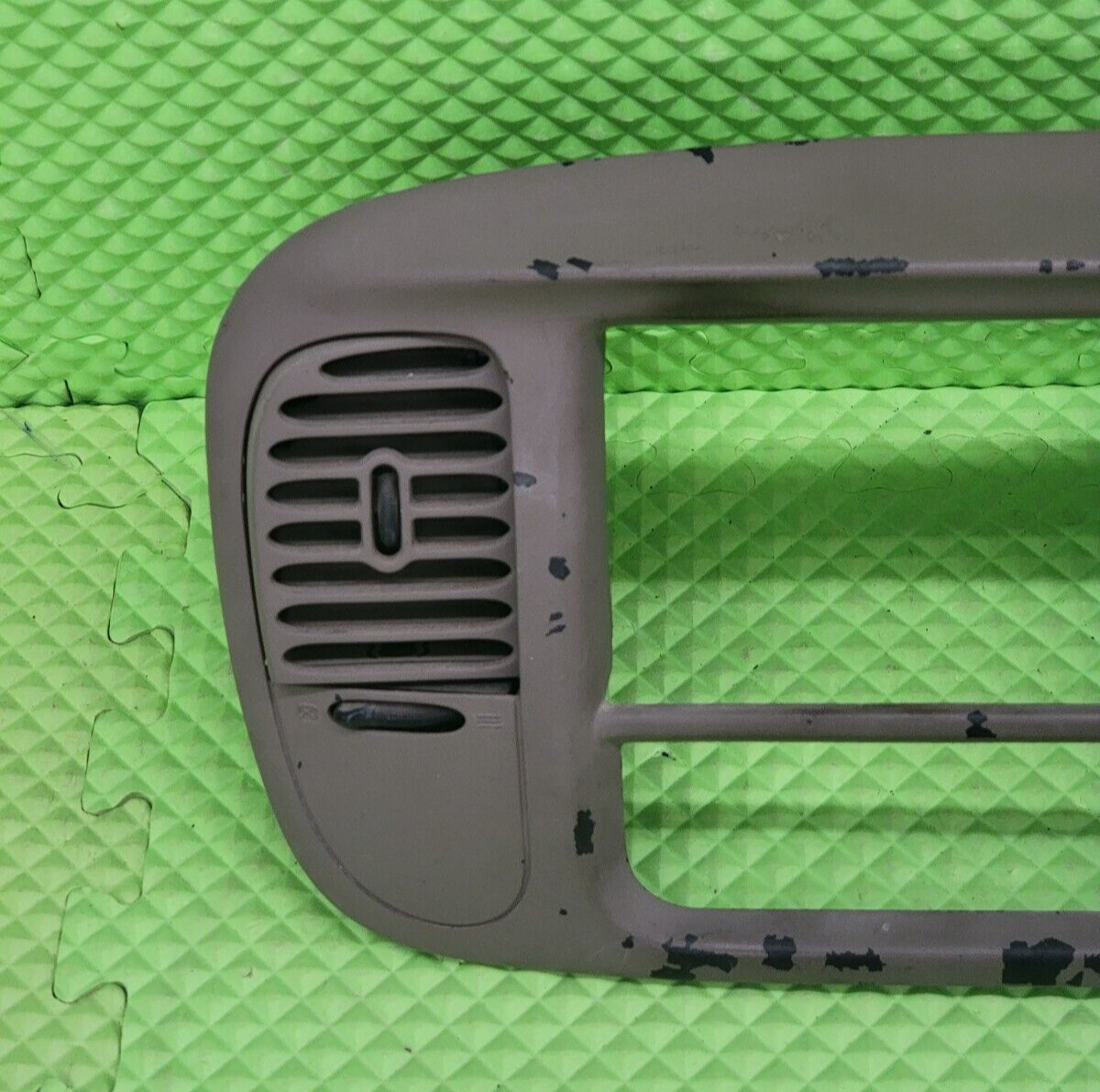 97-03 Ford F150 Center Dash Radio Climate BEZEL Trim Panel🔴AIRBG Line Lt Tan B1