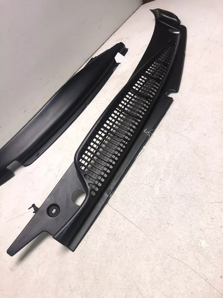 96-17 Express Savana Front RH Passenger Windshield Wiper Cowl Cover Vent Panel