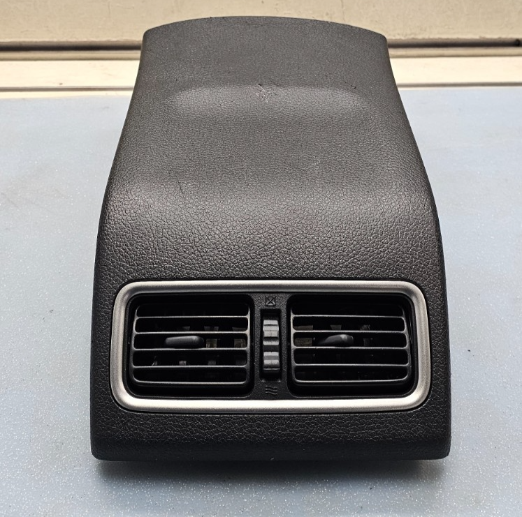 03-06 Infiniti G35 Sedan Center Console Rear Heater AC A/C Air Vent Bezel Black