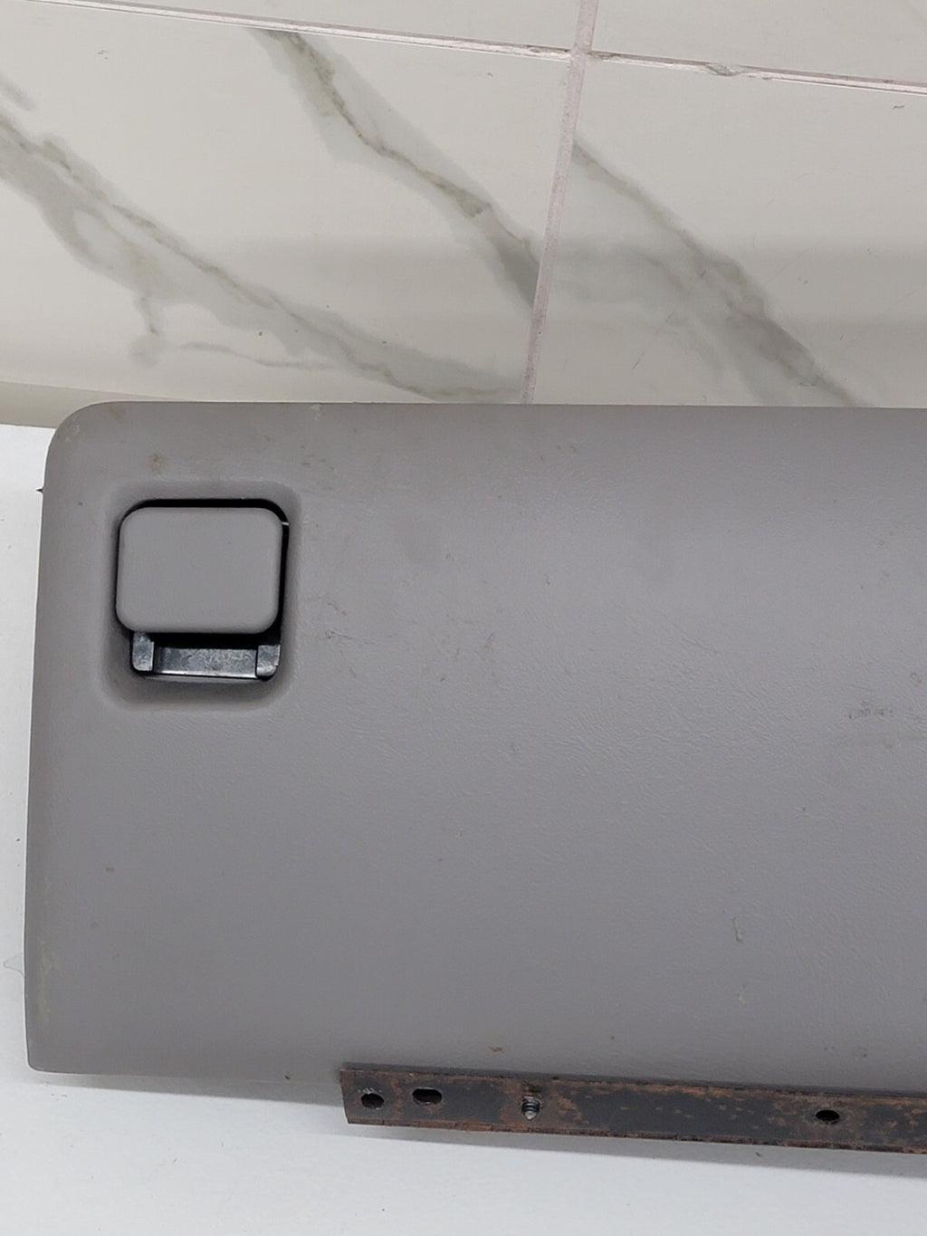 02-06 CADILLAC ESCALADE GLOVE BOX  DASH STORAGE COMPARTMENT OE LIGHT GRAY G9