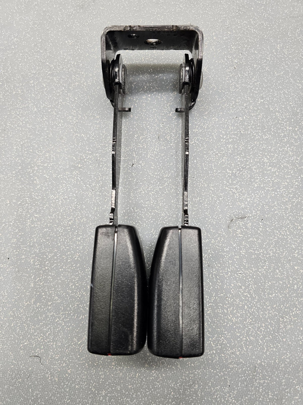 07-13 Chevrolet Silverado Sierra Extended Cab Rear Double Seat Belt buckle Latch