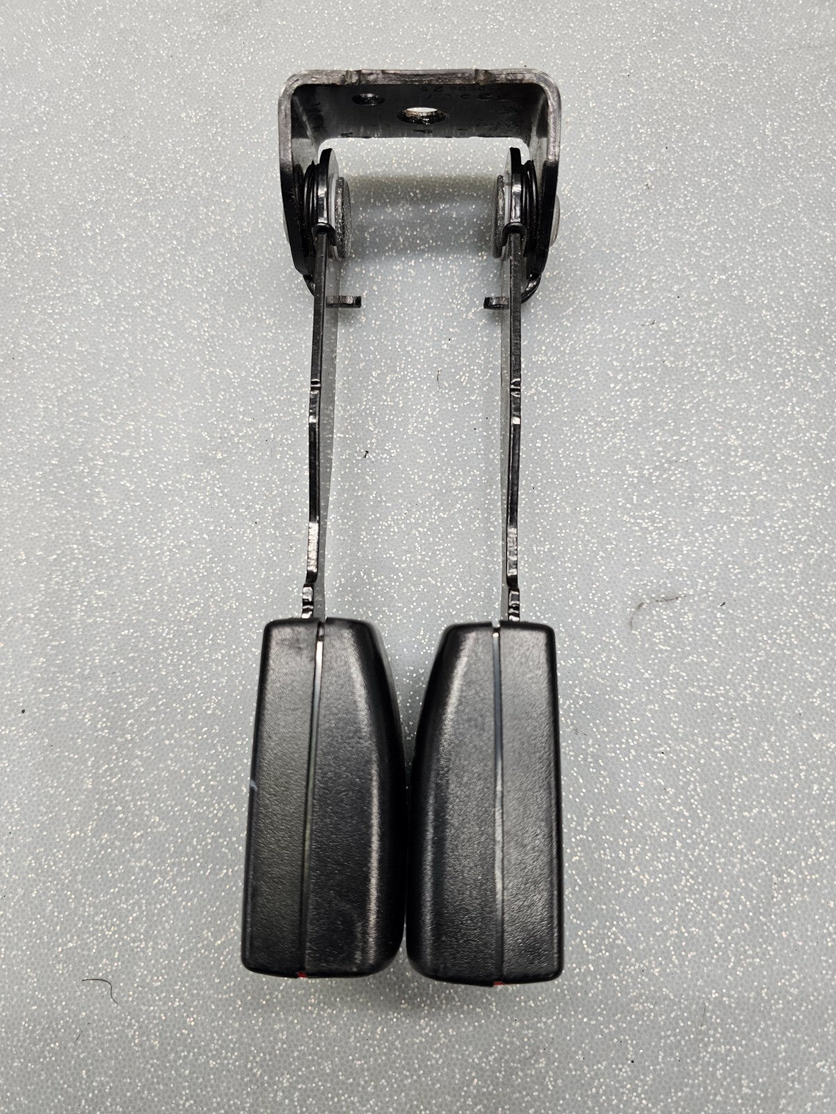 07-13 Chevrolet Silverado Sierra Extended Cab Rear Double Seat Belt buckle Latch