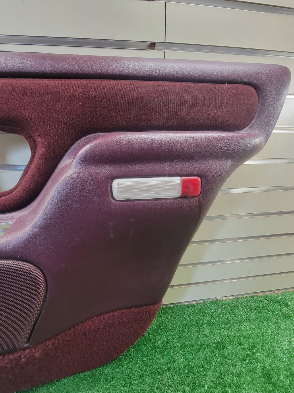 🔥1995-1999 Chevrolet GMC Silverado escalade DOOR PANEL Rear right Auto RED D2