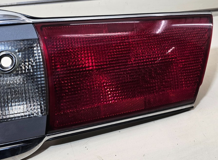 00-05 Buick LESABRE Trunk Rear Center Tail Light Brake Light Lamp Panel Assembly