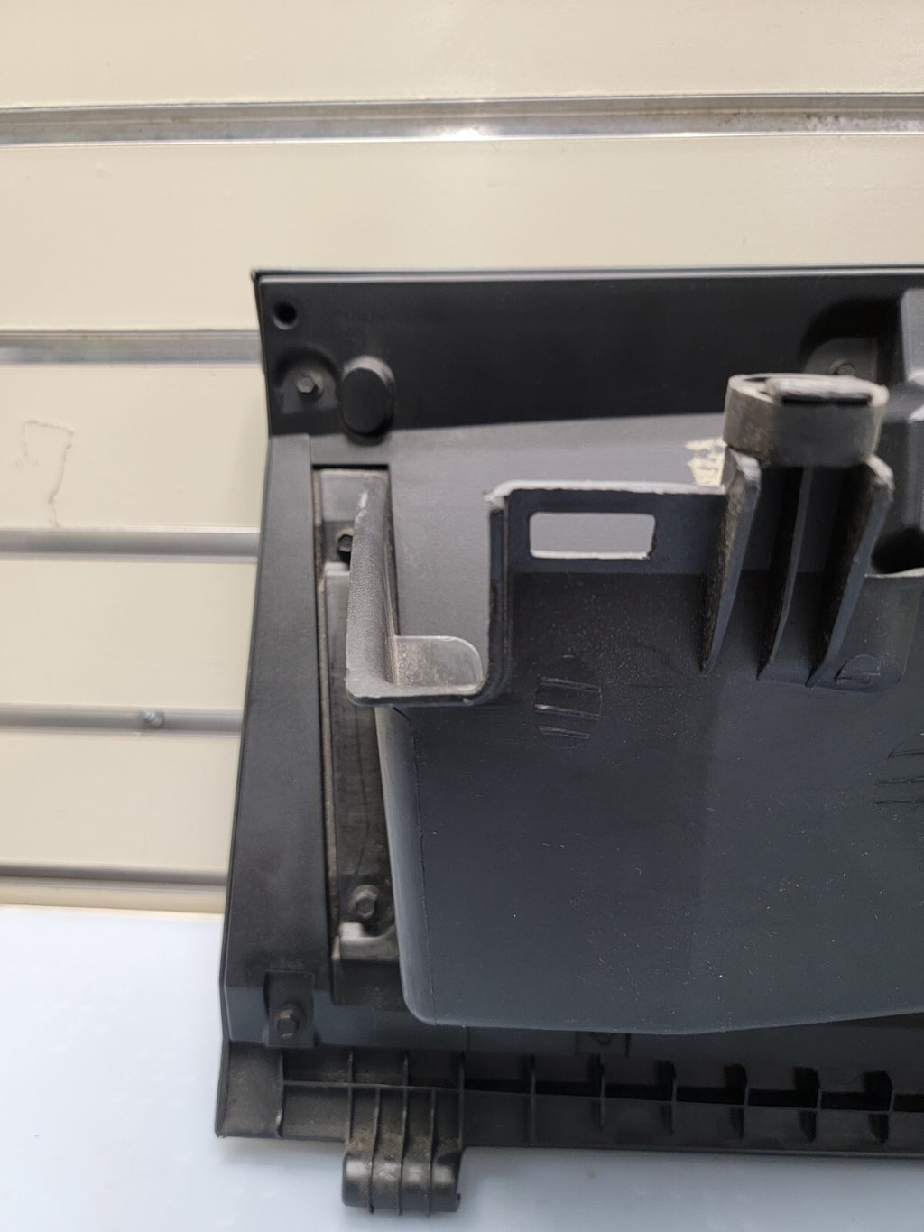 02-05 Dodge RAM 1500 2500 Dash GLOVE BOX Storage Compartment Assembly BLACK G22