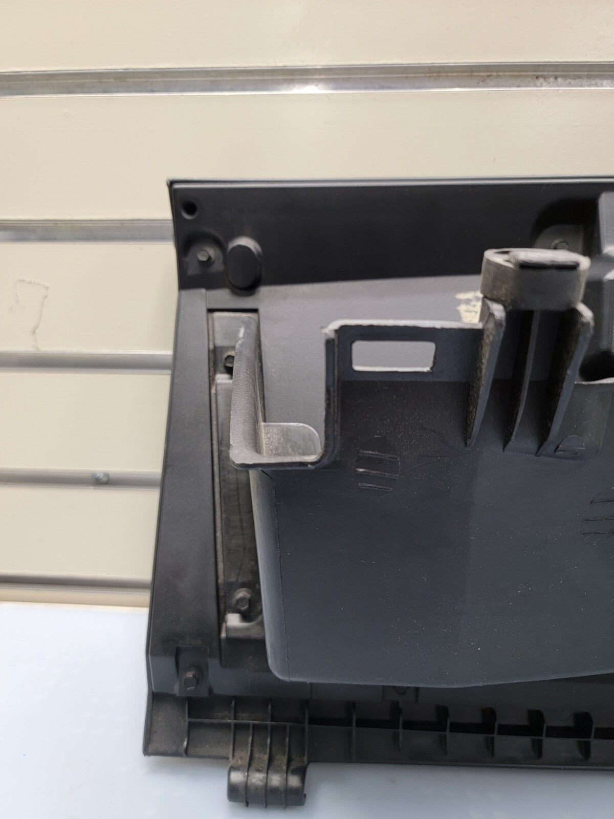 02-05 Dodge RAM 1500 2500 Dash GLOVE BOX Storage Compartment Assembly BLACK G22