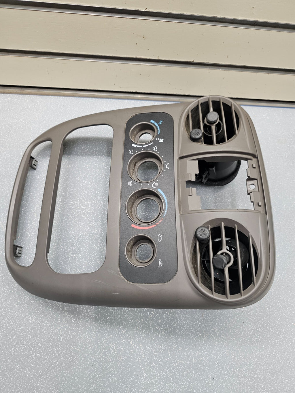 🔥01-05 Chrysler PT CRUISER Dash Radio Bezel Climate Trim Panel TAN B17