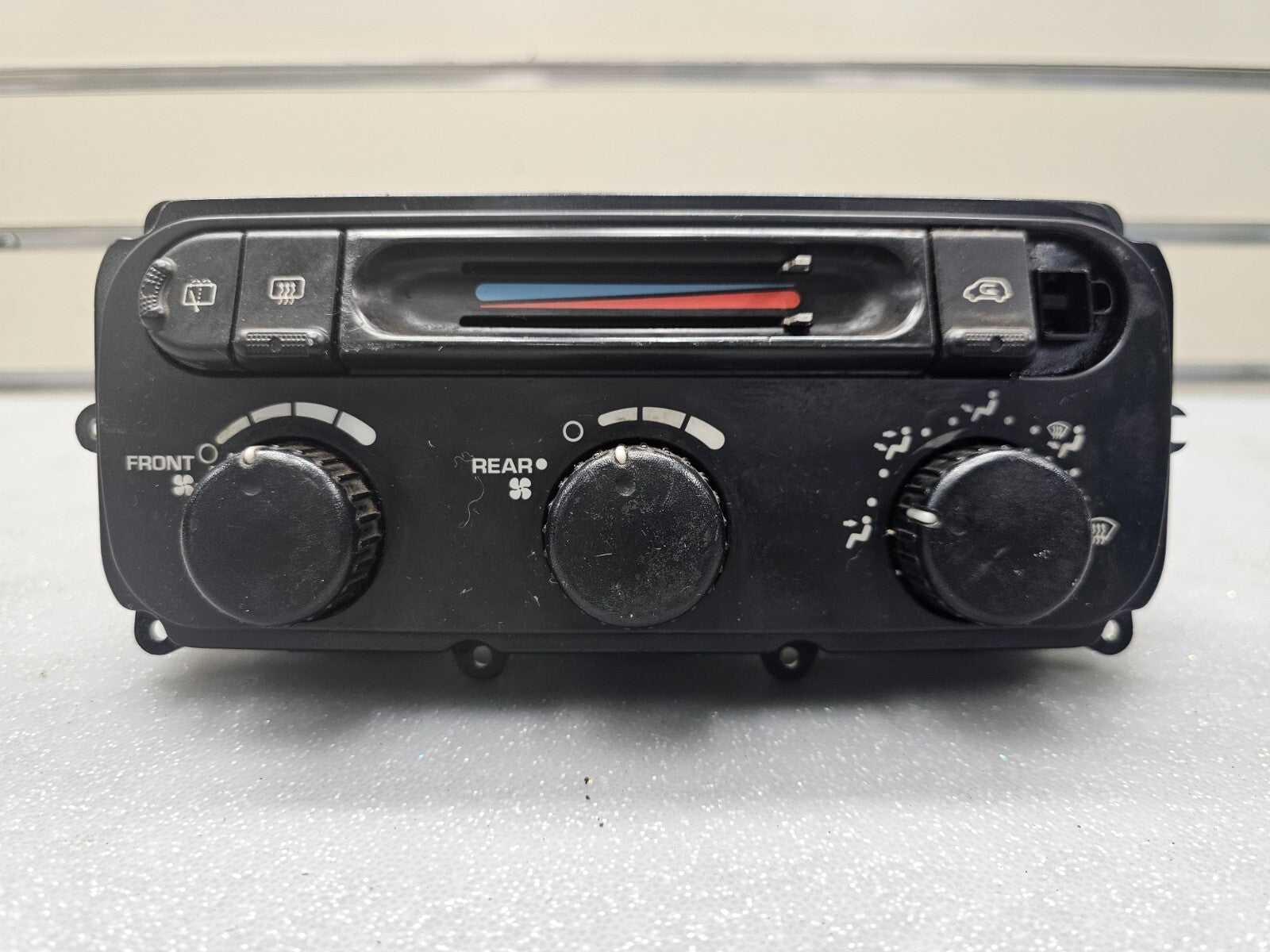 04-07 Dodge Caravan Town Country Dash AC Climate Temperature Heater Control OEM