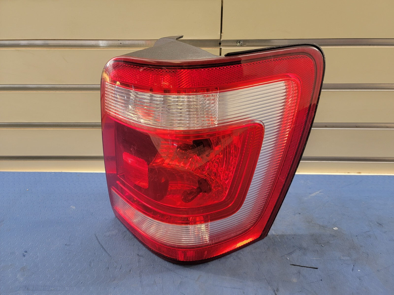 🔥08-12 Ford Escape right Hand passenger Side Rear Tail Light Lamp Genuine OEM