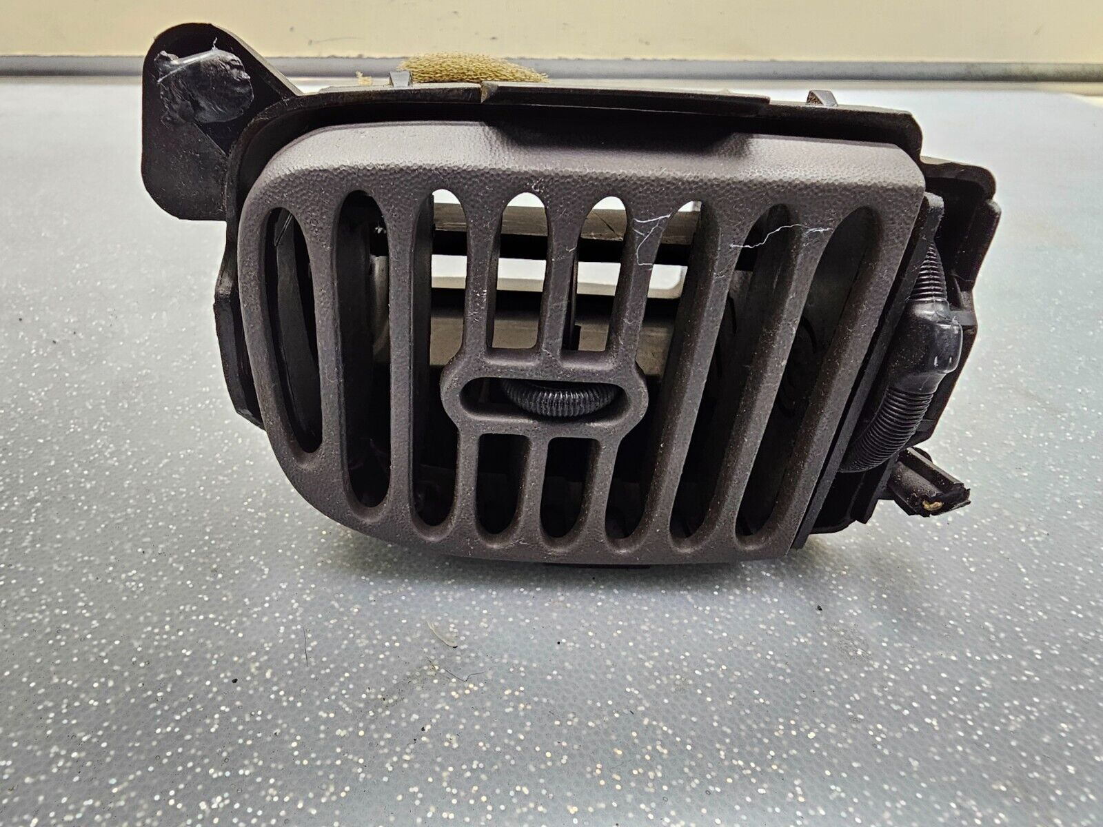 97-03 Ford F150 Expedition Center Dash Left Driver AC Air Vent Filter Heater Tan