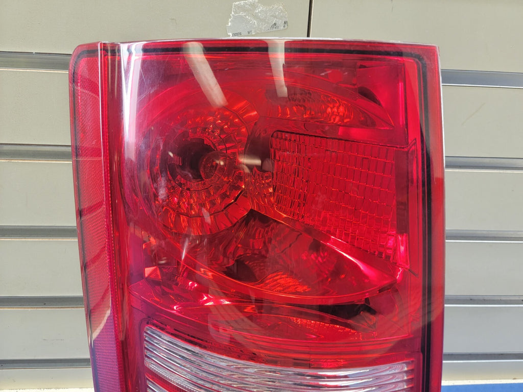 🔥2008-2010 CHRYSLER TOWN & COUNTRY  LEFT DRIVER TAILLIGHT REAR LAMP LIGHT