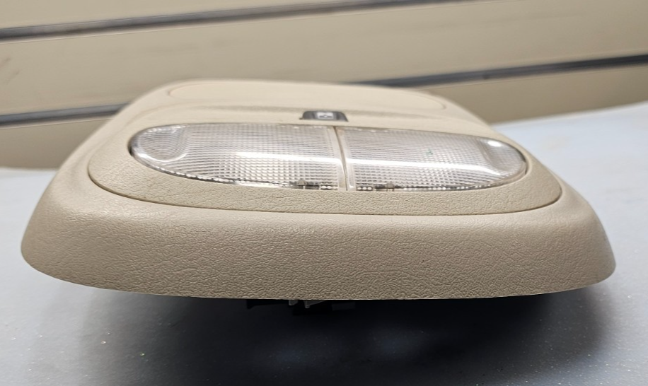 🔥2002-2009 CHEVY TRAILBLAZER OVERHEAD CONSOLE DOME LIGHT MAP COMPARTMENT TAN