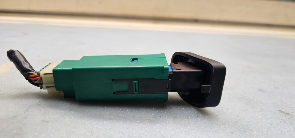🔥99-06 Suburban Tahoe Yukon Avalanche Escalade Door Lock Switch