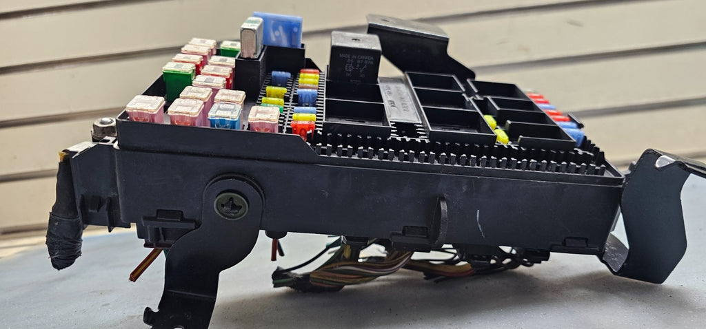 🔥05-07 FORD F250 F350 SUPERDUTY FUSE JUNCTION RELAY MODULE  BOX INTEGRATED