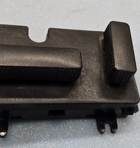 🔥03-06 SILVERADO SIERRA Front Left DRIVER Seat Adjuster Heat SWITCH Bezel Black