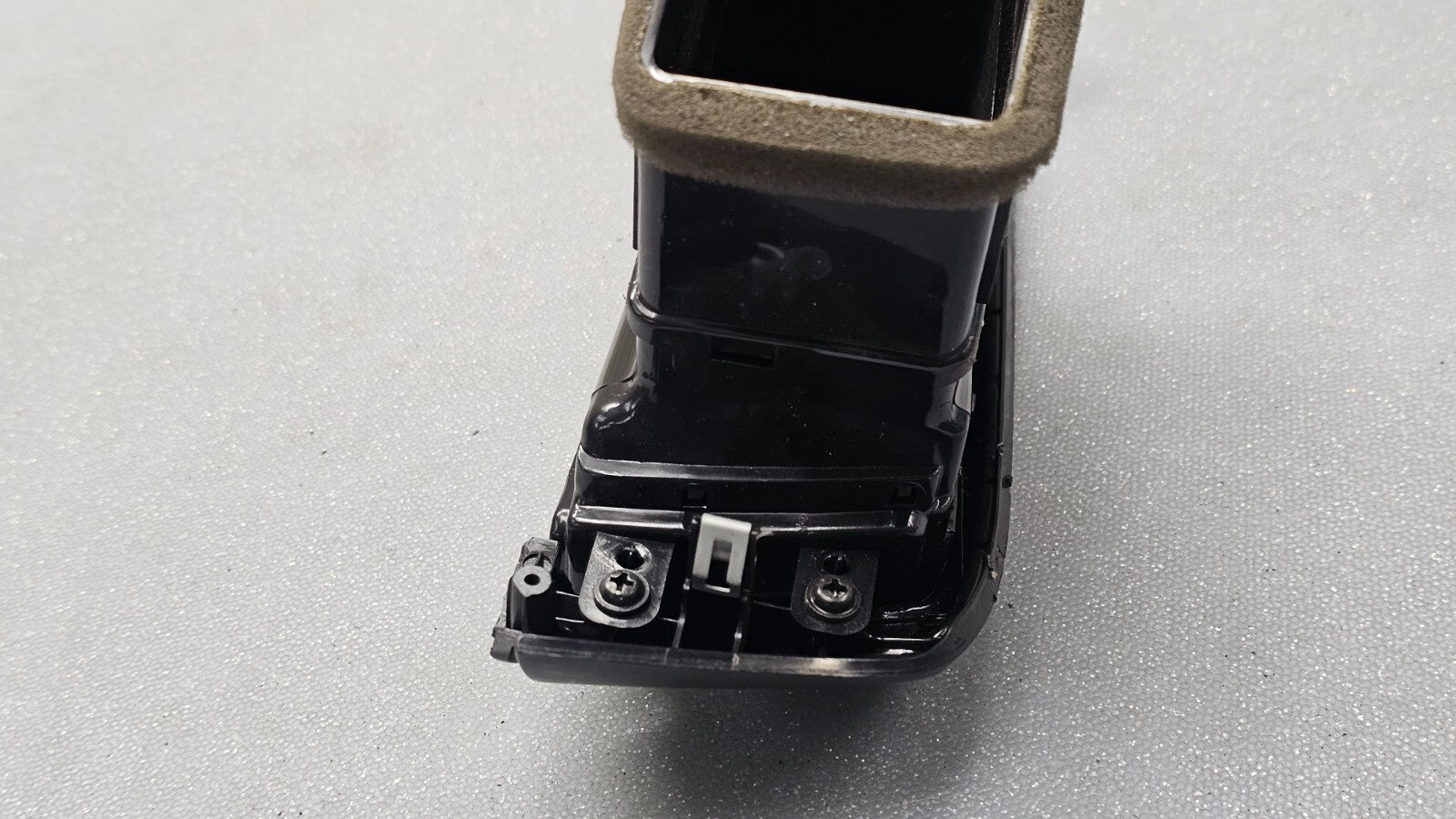 06-12 Kia Sedona Carnival Front Right Passenger Dash AC Air Vent Assembly Black