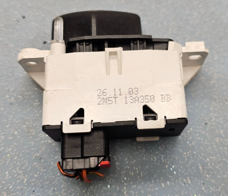 🔥02-05 FORD FOCUS HAZARD LIGHT FLASHER BUTTON CONTROL SWITCH ASSEMBLY BLACK OEM