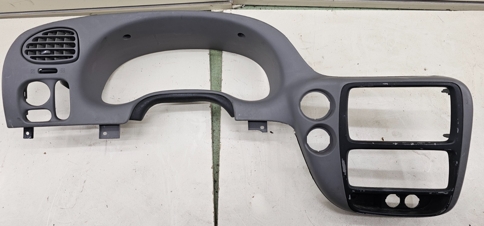 02-09 Trailblazer Dash Instrument Cluster Speedometer Bezel Trim Panel Gray C10