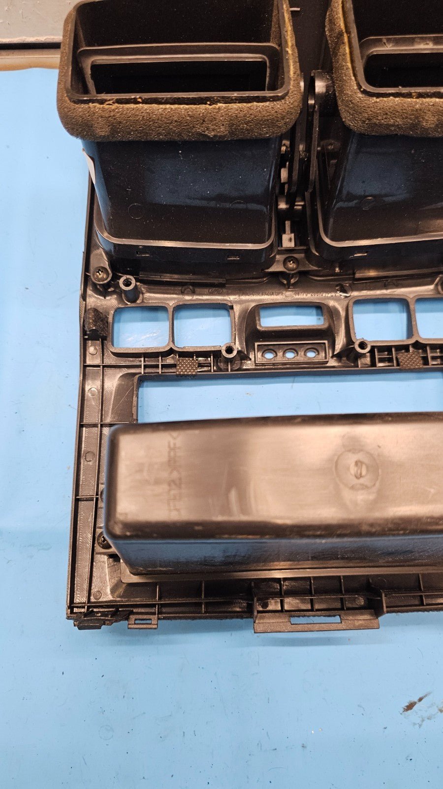 🔥01-06 HYUNDAI SANTA FE CENTER DASH RADIO STEREO TRIM PANEL BEZEL BLACK OEM