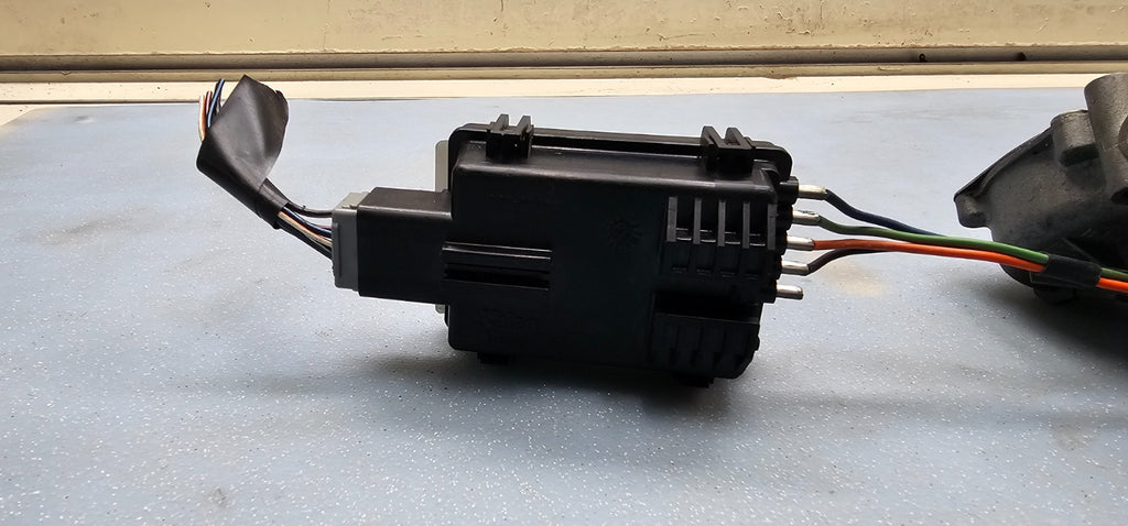 🔥2002-2005 Ford Explorer Back Glass Rear Wiper Motor Mounting Hardware Assembly