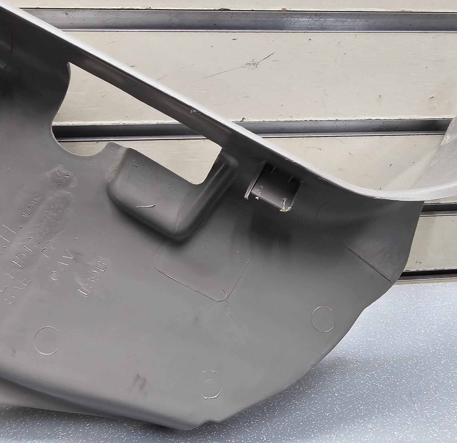 🔥99-06 SILVERADO SIERRA LEFT DRIVERSIDE KICK LOWER TRIM PANEL HOOD PROP LT GREY