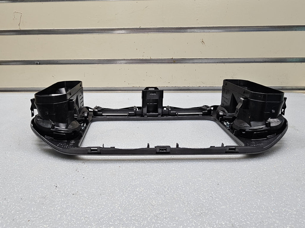 09-11 VW TIGUAN CENTER DASH RADIO SURROUND BEZEL TRIM PANEL CLIMATE CONTROL GRAY