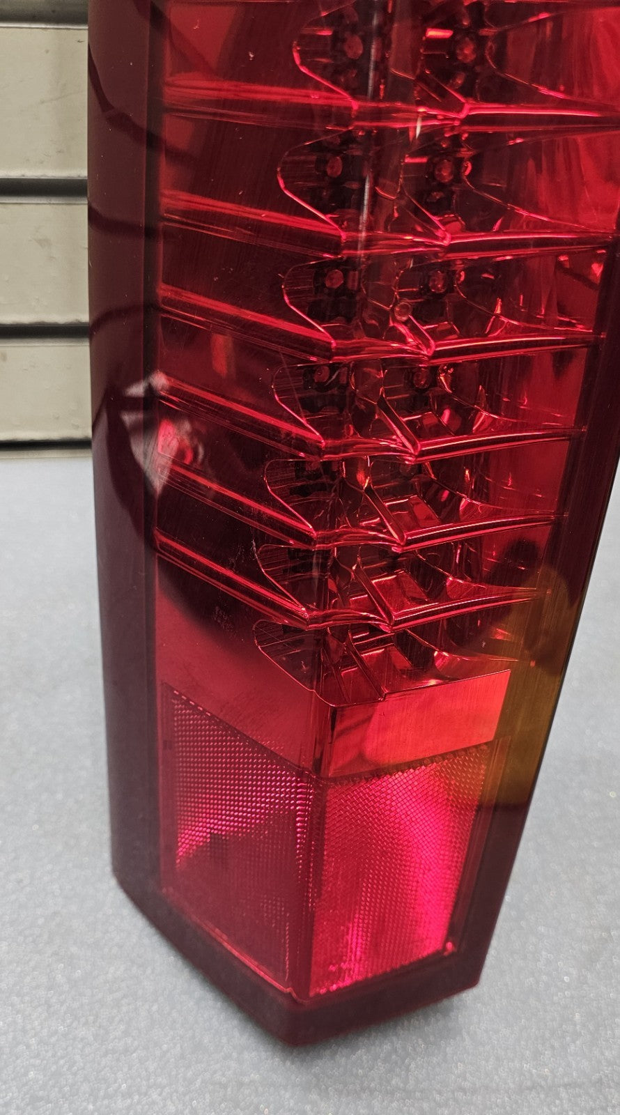 🔥04-09 CADILLAC SRX LEFT DRIVER MASTER REAR BRAKE TAIL STOP LIGHT LAMP ASSEMBLY